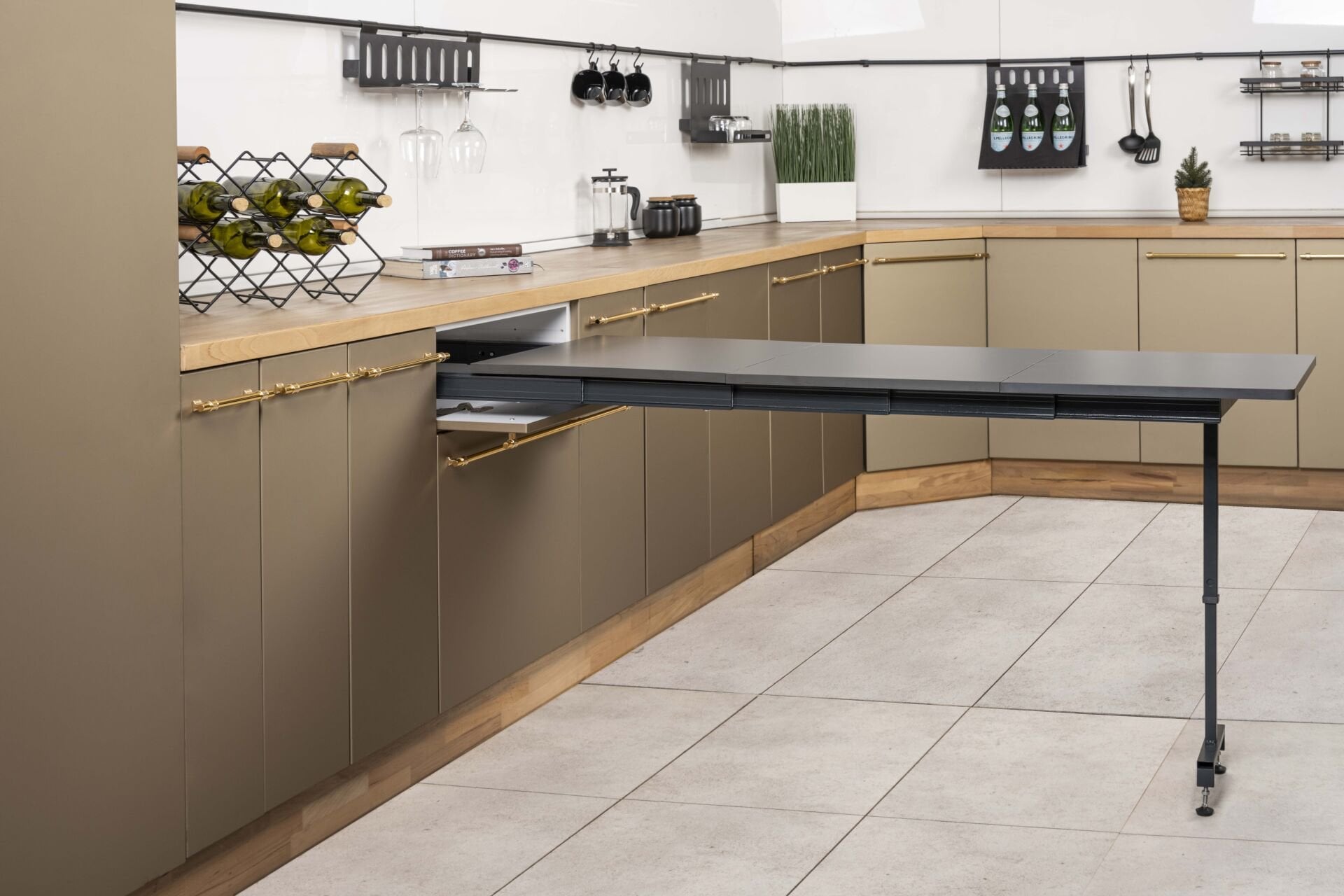 Ayaklı Katlanır Açılır Masa Donanımı